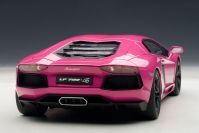 AUTOart 2011 Lamborghini Lamborghini Aventador LP700-4 - PINK - Pink Gloss