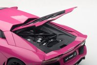 AUTOart 2011 Lamborghini Lamborghini Aventador LP700-4 - PINK - Pink Gloss