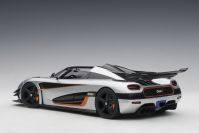 AUTOart  Koenigsegg Koenigsegg ONE:1 - MOON GREY / CARBON - Red Matt