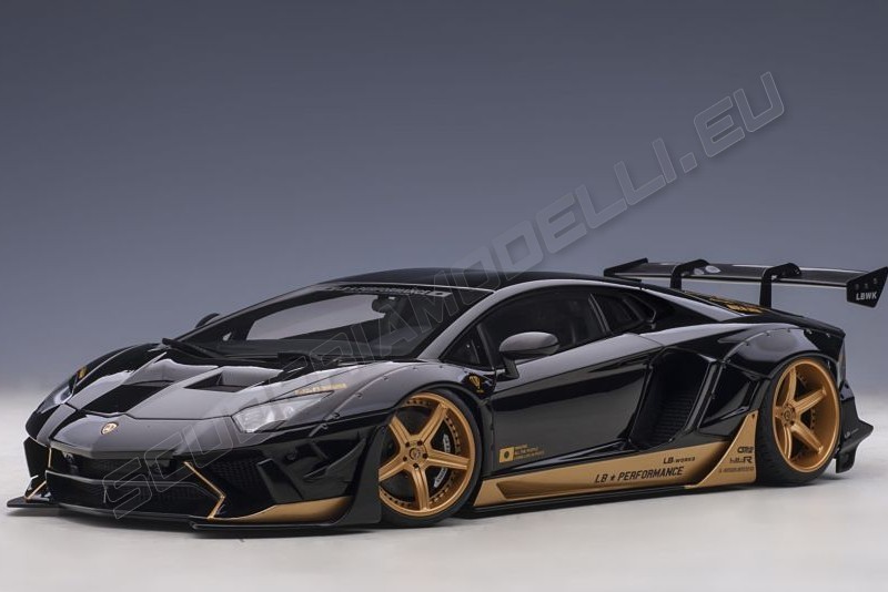 AUTOart  Lamborghini Lamborghini Aventador LB Walk - BALCK / GOLD - Black / Gold