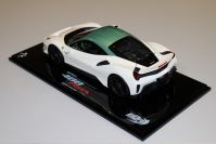 BBR Models  Ferrari Ferrari 488 PISTA - ITALIAN WHITE / GREEN - White / Green