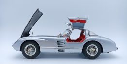 CMC Exclusive  Mercedes-Benz Mercedes Benz - 300 SLR Uhlenhaut - RED INTERIOR  - Silver