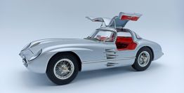 CMC Exclusive  Mercedes-Benz Mercedes Benz - 300 SLR Uhlenhaut - RED INTERIOR  - Silver