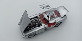 CMC Exclusive  Mercedes-Benz Mercedes Benz - 300 SLR Uhlenhaut - RED INTERIOR  - Silver