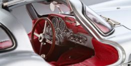 CMC Exclusive  Mercedes-Benz Mercedes Benz - 300 SLR Uhlenhaut - RED INTERIOR  - Silver