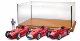 CMC Exclusive  Ferrari Ferrari D50 - Lucky Set 2018 „Fangio“ - Red