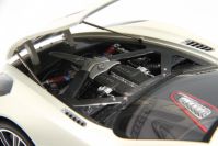 FrontiArt 2009 Aston Martin Aston Martin ONE-77 - BIANCO VENATO MET - RED - Pearl White