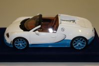 MR Collection  Bugatti ugatti Vitesse Special Edition - WHITE / BLUE White / Blue