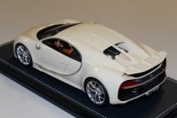 MR Collection  Bugatti Bugatti Chiron - COFFEE WHITE - Red Matt