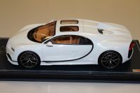 MR Collection  Bugatti Bugatti Chiron SKY View - GLACIAR WHITE Red Matt