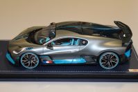 MR Collection  Bugatti Bugatti DIVO - SPECIAL LIVERY - Grey Matt Metallic