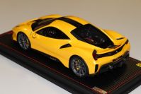 MR Collection  Ferrari Ferrari 488 Pista - GIALLO TRISTRATO - Yellow Tristrato