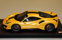 MR Collection  Ferrari Ferrari 488 Pista - GIALLO TRISTRATO - Yellow Tristrato