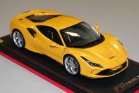 MR Collection  Ferrari Ferrari F8 Tributo - GIALLO TRISTRATO - Yellow Tristrato