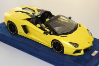 MR Collection 2013 Lamborghini Lamborghini Aventador LP700-4 Roadster - X - GIALLO TENERIFE Giallo Tenerife