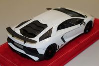 MR Collection 2015 Lamborghini Lamborghini Aventador LP750-4 SV - WHITE ISIS - White Isis