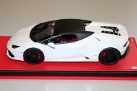 MR Collection 2016 Lamborghini Lamborghini Huracan Soft Top - BIANCO MONOCEREUS - Red Matt