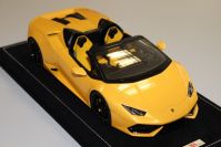 MR Collection 2015 Lamborghini Lamborghini Huracan Spyder - GIALLO MIDAS - Midas Yellow