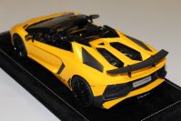 MR Collection 2015 Lamborghini Lamborghini Aventador LP750-4 Roadster SV - GIALLO ORION - Orion Yellow