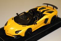 MR Collection 2015 Lamborghini Lamborghini Aventador LP750-4 Roadster SV - GIALLO ORION - Orion Yellow