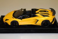 MR Collection 2015 Lamborghini Lamborghini Aventador LP750-4 Roadster SV - GIALLO ORION - Orion Yellow