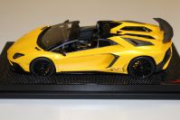 MR Collection 2015 Lamborghini Lamborghini Aventador LP750-4 Roadster SV - GIALLO ORION - Orion Yellow