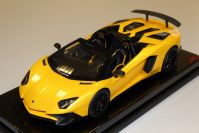 MR Collection 2015 Lamborghini Lamborghini Aventador LP750-4 Roadster SV - GIALLO ORION - Orion Yellow