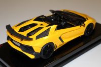 MR Collection 2015 Lamborghini Lamborghini Aventador LP750-4 Roadster SV - GIALLO ORION - Orion Yellow