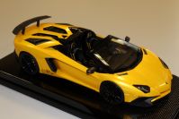 MR Collection 2015 Lamborghini Lamborghini Aventador LP750-4 Roadster SV - GIALLO ORION - Orion Yellow