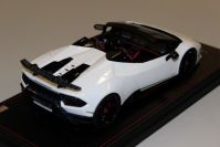 MR Collection  Lamborghini Lamborghini Huracan Performante Spyder - BIANCO MONOCERUS - White