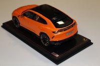 MR Collection  Lamborghini Lamborghini URUS Pearl Capsule - ARANCIO BOREALIS - Orange Metallic