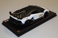 MR Collection  Lamborghini Lamborghini Aventador SVJ - BIANCO ISIS - White Isis