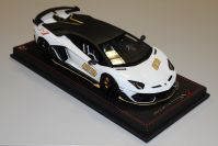 MR Collection  Lamborghini Lamborghini Aventador SVJ - BIANCO ISIS - White Isis