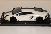 MR Collection 2011 Lamborghini Lamborghini Aventador LP700-4 - CANOPUS WHITE GLOSS / BLAC Canopus White