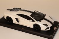 MR Collection 2011 Lamborghini Lamborghini Aventador LP700-4 - CANOPUS WHITE GLOSS / BLAC Canopus White