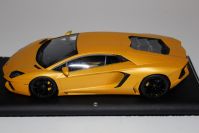 MR Collection 2011 Lamborghini Lamborghini Aventador LP700-4 - MATT YELLOW - Yellow Matt