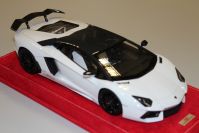 MR Collection 2013 Lamborghini Lamborghini Aventador LP 760-4 Oakley - BIANCO MONOCERUS - Red Matt