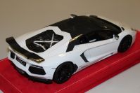 MR Collection 2013 Lamborghini Lamborghini Aventador LP 760-4 Oakley - BIANCO MONOCERUS - Red Matt