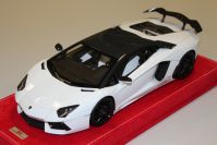 MR Collection 2013 Lamborghini Lamborghini Aventador LP 760-4 Oakley - BIANCO MONOCERUS - Red Matt