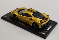 BBR Models  Ferrari Ferrari 488 PISTA - GOLD GLOSS / CARBON - Gold