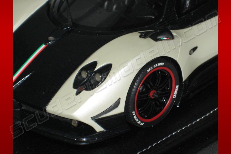 Pagani Zonda Cinque 1/18 Peako - Modèle Réduit Résine De Collection - Occasion
